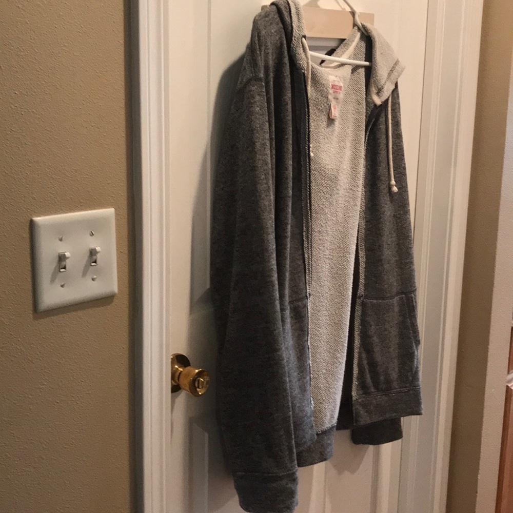 Men’s gray zip up hoodie XL